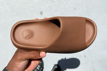 BoostYeezy16's tweet photo. August 22nd: Yeezy Slide "Flax" 👟 https://t.co/iRsmwsBBLQ https://t.co/nOt3acYV7e