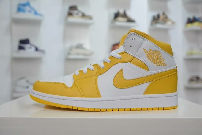 BoostYeezy16's tweet photo. Restock Reminder 🗓 
Air Jordan 1 Mid (W) "University Gold" restocks at 10am EST. (8/4) 
https://t.co/iRsmwsBBLQ https://t.co/II3WLlboAh