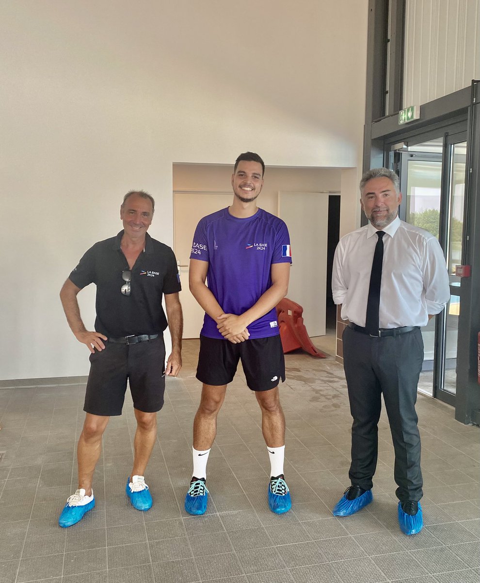 Prefet47's tweet photo. ▶️ Renforcer les apprentissages, préparer la rentrée dans un cadre ludique, ce sont les objectifs des #colosapprenantes 🔹Arnaud Bourda, sous-préfet de #VilleneuvesurLot est allé aujourd’hui, à la rencontre des jeunes inscrits dans le dispositif, à La Base du #TemplesurLot https://t.co/jP1QW6BwpO