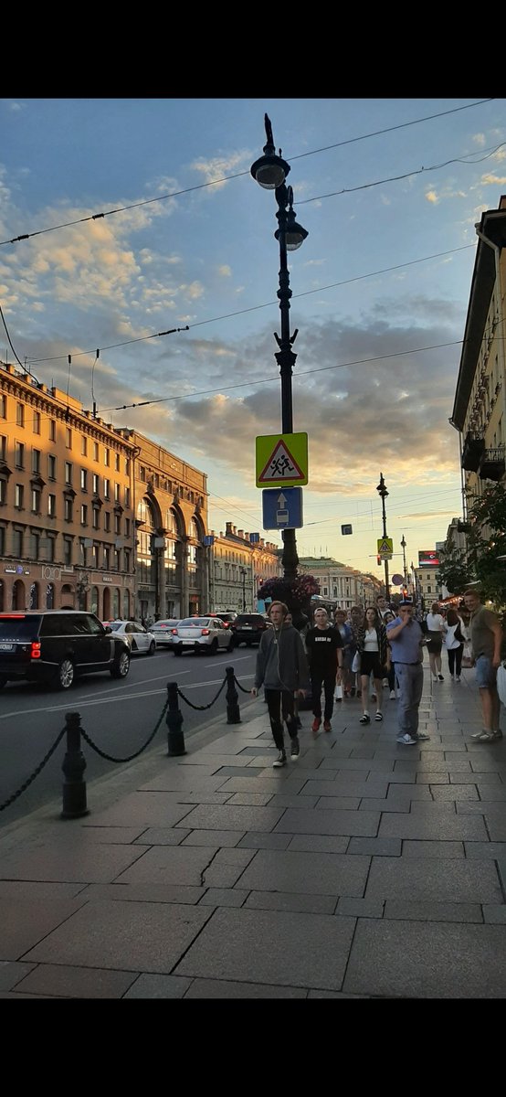 llinaayg's tweet photo. впервые за долгое время полететь на самолёте,
купить книжки, 
получить драгоценный подарок от брата,
прогулять всю ночь до утра,
пройти сотни прослушиваний и в итоге поступить в театральный институт!! 🥳

вобщем-то да, лето было насыщенным 🤭🍓 https://t.co/TScWS8iQE4