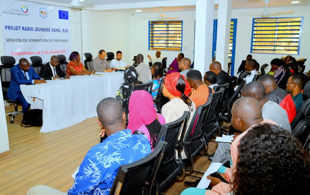 Radio_RJS's tweet photo. Les futurs journalistes et techniciens de Radio Jeunesse Sahel (RJS) sont en formation à #Ouagadougou, #BurkinaFaso🇧🇫, en vue de s’approprier leurs nouveaux outils ainsi que les spécificités éditoriales de RJS.

https://t.co/rVrOLWqwI4 https://t.co/rc5cgTbXxX