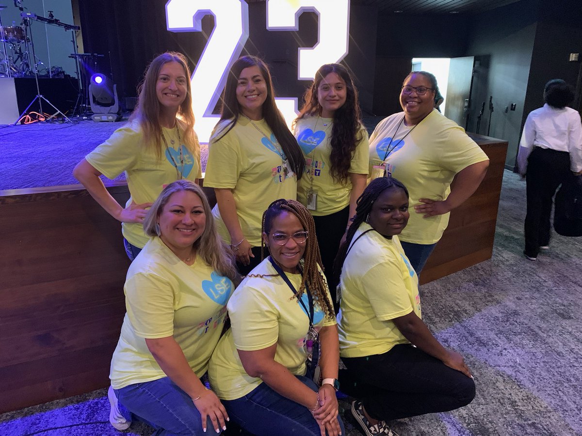 Fatima_DelCampo's tweet photo. Convocation, Let's go! 🙌 @HumbleISD_LSE @HumbleISD https://t.co/aqGKPfJsDC