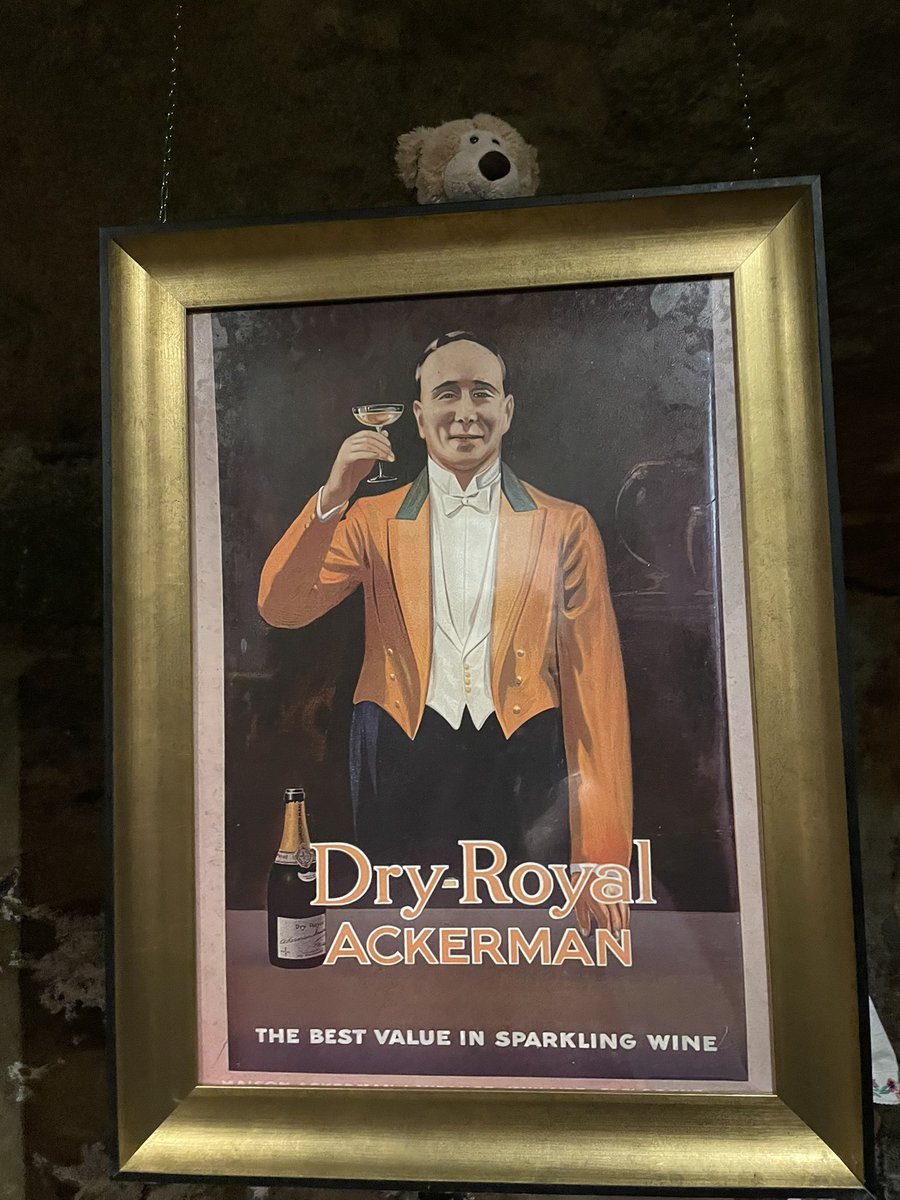 It’s the last day of our hols so to cheer ourselves up we went and bought lots of fizz from Ackerman! Had a dégustation first to make sure we liked it 😉 🥂 🍾!!!  <a href="/maison_ackerman/">Maison Ackerman</a> #cremant #ackerman #saumur #vinsvaldeloire