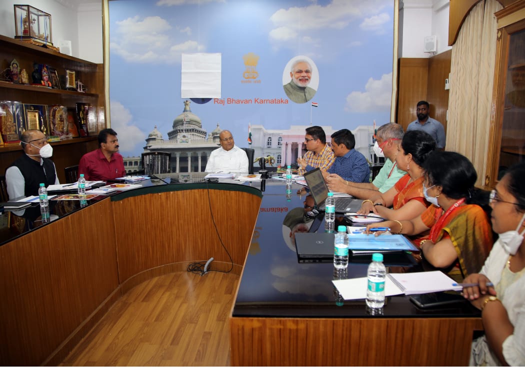 ddgtb2017's tweet photo. #TBMuktBharat Abhiyaan under National TB Elimination Programme was reviewed today (4th August 2022) by the Hon'ble Governor of Karnataka.
@MoHFW_INDIA @mansukhmandviya @DrBharatippawar @PMOIndia @rashtrapatibhvn @NHPINDIA @NITIAayog @AyushmanNHA https://t.co/nwlBuTGB9D