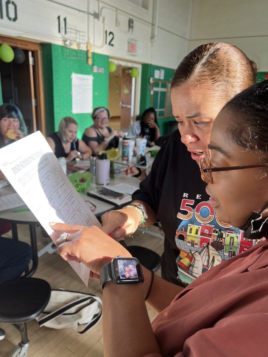EdwardTitche's tweet photo. Ms. Borges won the #TigerFamilyBingo in just 4 minutes! #TitcheLevelUp #TigerPride #WeAreGamechangers @ACEDallasISD @DianaVNunez #SeaSamStartStrong @TeamDallasISD https://t.co/9lblX8cyFn