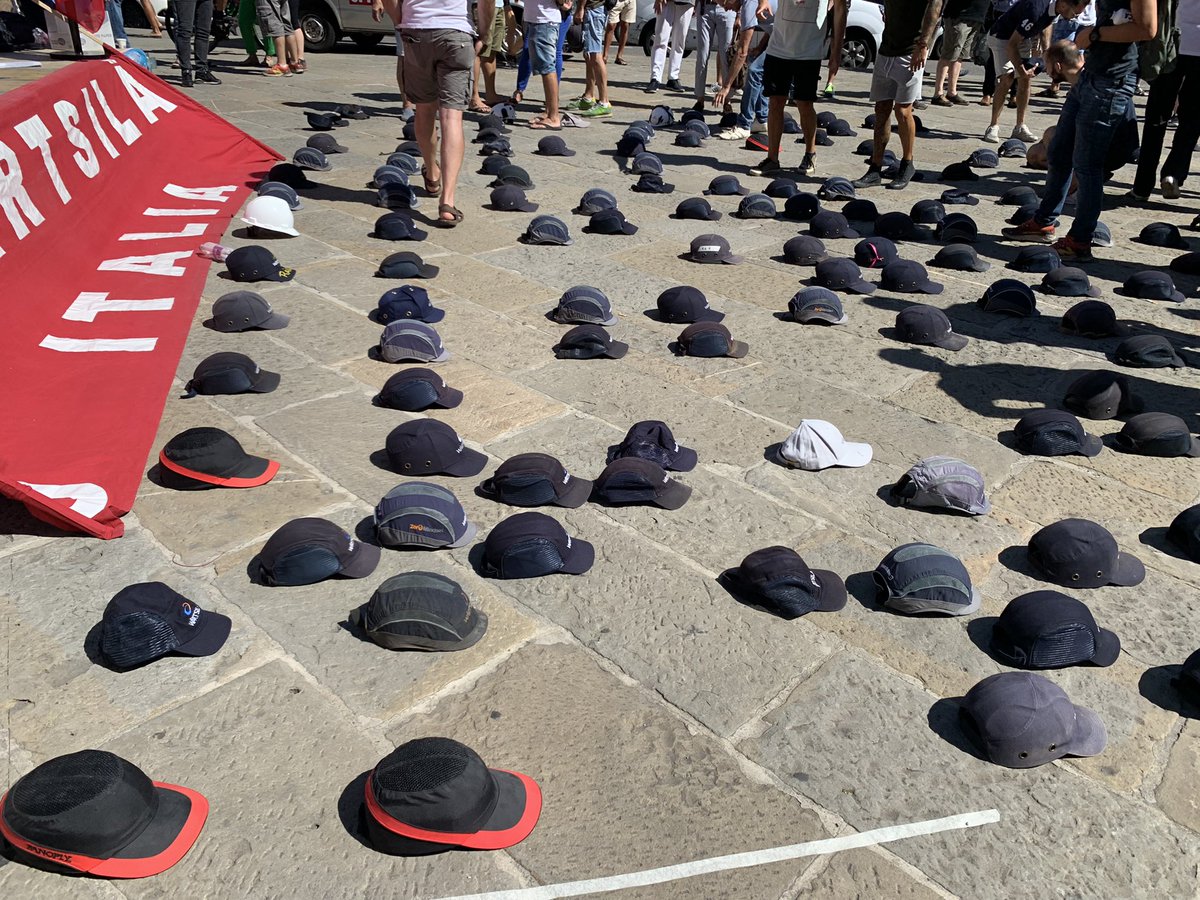 Oggi doveroso essere in piazza per dare forza alla lotta degli operai #Wärtsila per non chiudere la loro fabbrica modello. Però chi governa a #Trieste e in #Fvg dovrebbe cominciare a dare risposte sull’assenza di politiche industriali e di attrazione di nuovi insediamenti!