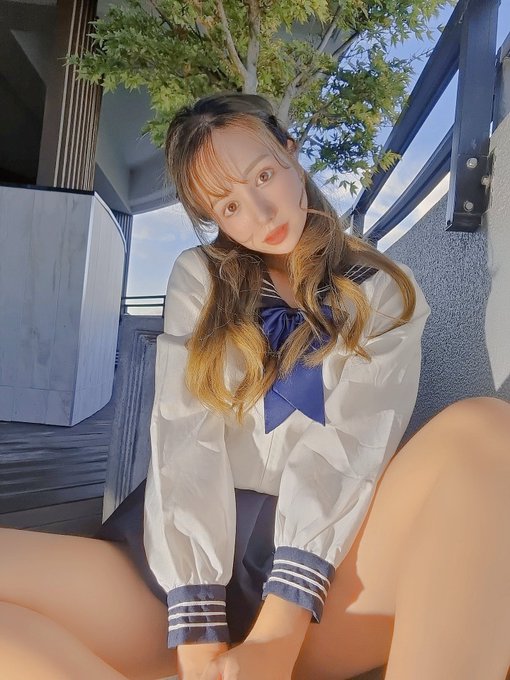 見えてる？🔞💦 某お嬢様学校の制服🤍 https://t.co/UR6RPxLp0i