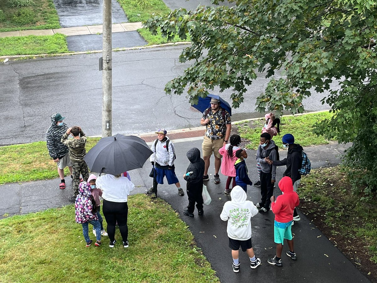 BlairCourt1's tweet photo. Not even the rain will keep this group of kiddos from the @SciTechMuseum #providingopportunities #summertimefun #summertimelearning #canadasummerjobs https://t.co/2LeApKmJ6J