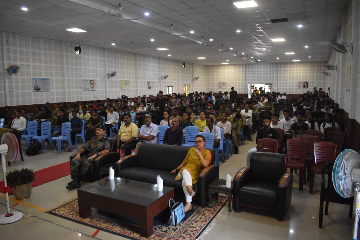 prodefkohima's tweet photo. #Rupai Battalion #RedShieldDivision under aegis of @Spearcorps organised an informative career awareness seminar at Doomdooma College, #Tinsukia #UpperAssam in collaboration with Pragati Edutech & Oil India Private Ltd on 04 Aug 22. Approx 350 students attended https://t.co/yNKC7MkSjE