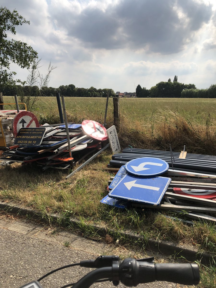 glasbollol's tweet image. De natte droom van zatte tieners be like