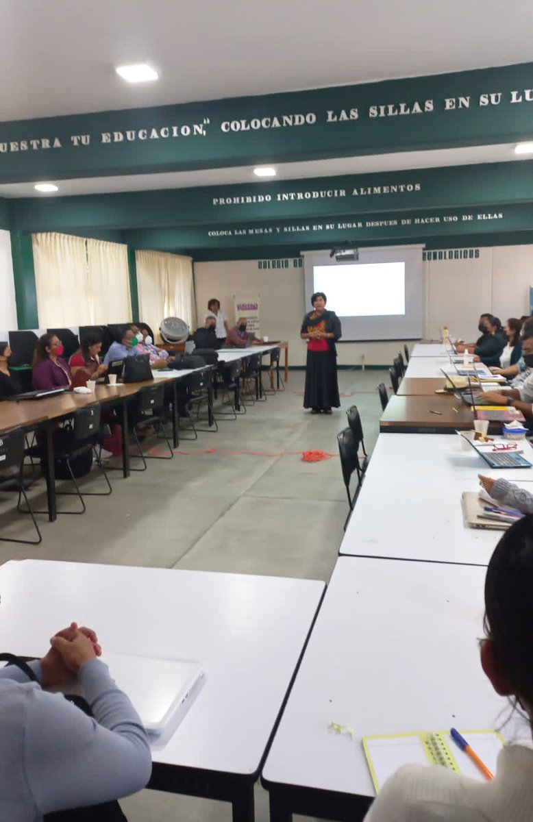 CECyTEOaxaca's tweet photo. Atendiendo el compromiso de nuestro DG @TavoMarin_ de ofrecer mejores servicios a las y los estudiantes, las y los coordinadores y subdirectores de planteles de bachillerato tecnológico se capacitan para fortalecer el trabajo académico y la labor en equipo con el personal docente https://t.co/h5BxRNWIdp