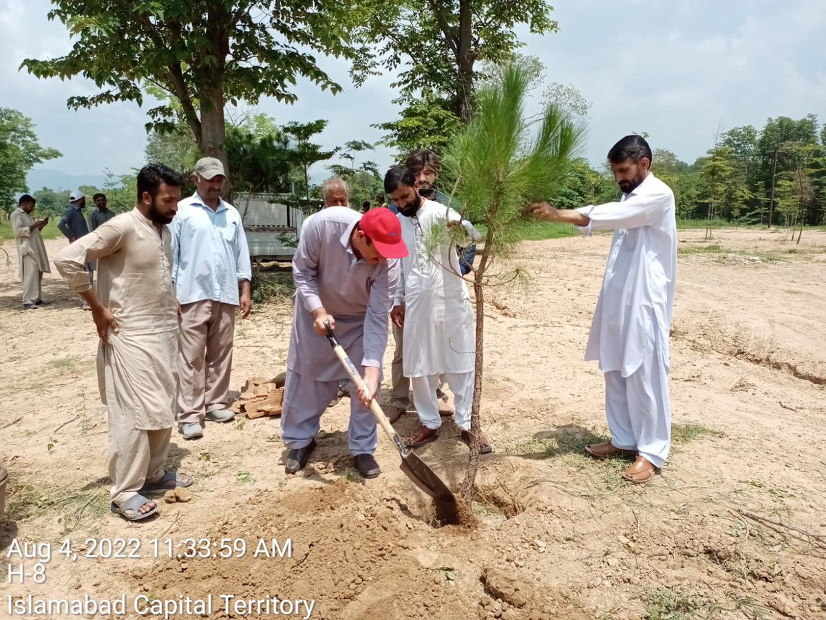 ISBICTVOLUNTEER's tweet photo. CEO @FoundationIszi Dr.@Inam_ullah in collaboration with @CDAthecapital,@cda_environment &amp; @ISBICTVOLUNTEER organized Successful Plantation event at H-8 Flag Point Islamabad.
DG Water CDA @SardarZimri was the chief guest of the Event.
@dcislamabad @hamzashafqaat 
@usmanshehzad90 https://t.co/1DnzOCOOIv