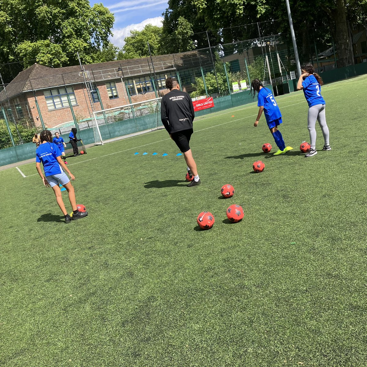 LondonYouth's tweet image. We had an incredible day hosting our Get Girls Onside football festival!

The girls tried many skills activities and then participated in a 7-a-side tournament.

Thank you to our amazing co-hosts and coaches!
