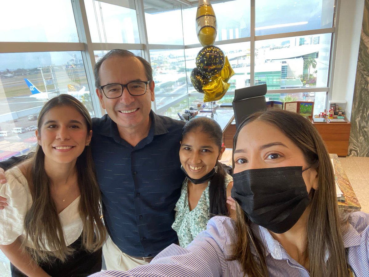 JCCassinelli's tweet photo. Gracias por todo el cariño hoy en mi cumple 59 @domenicaefc @JeremyNunez @avnavasf #cumpleaños #agosto https://t.co/QtoVcUgaZp