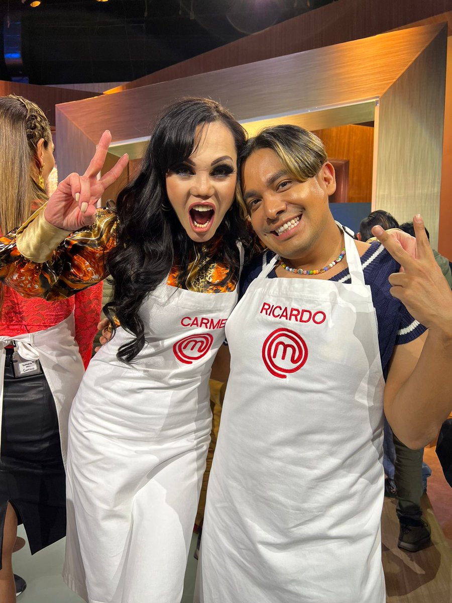 la_campu's tweet photo. MASTER CELEBRITY!! CON MI COMADRE ADORADA RICARDO PERALTA 😍
#designs
@MasterChefMx
#soy
@bettyvazquezchef
@joseracastillo
@gipsychef
#complices
#hautefashion
#latopmodeldemexico
#lamas
@azteca
@tvaztecainternacional
#trending
#lifestyle
#DjCampu
#TeamCampu https://t.co/INJL1HYeV0