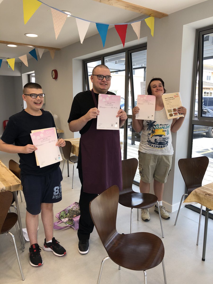 hapiCymru tweet media