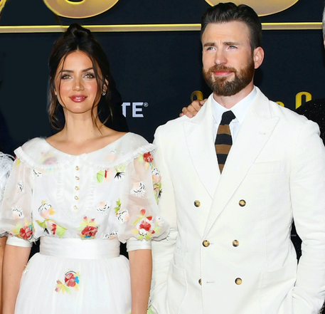 QUEENAnadeArmas's tweet photo. Chris Evans and Ana de Armas are perfection personified. 🔥 I miss them already. 😭 Ghosted needs to get released, like, NOW!😩
#TheGrayMan #KnivesOut #Ghosted #ChrisAna #DynamicOnscreenDuo #MakeMoreMoviesTogetherPLEASE🥺 https://t.co/bvyV5bSYfP