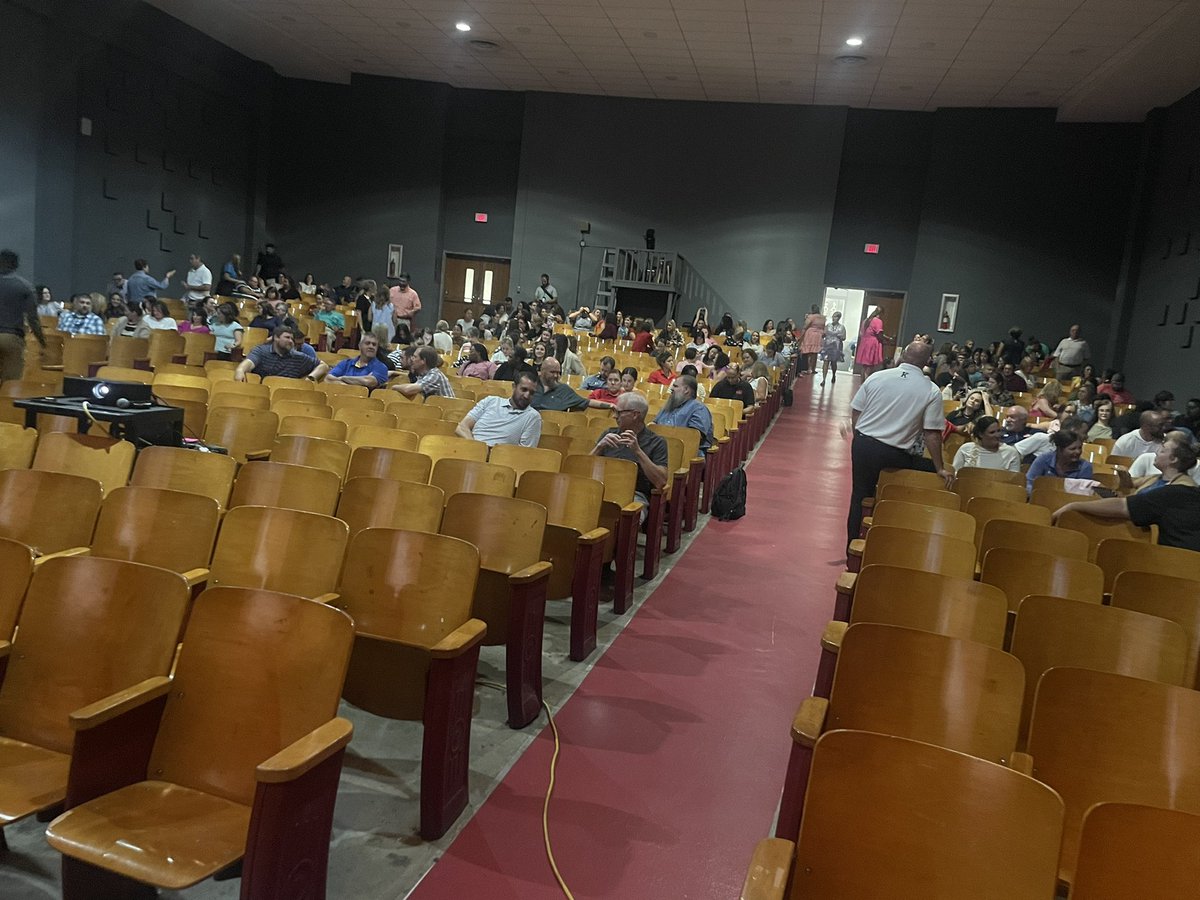 jwwalker_'s tweet photo. It was great spending the day learning with all the educations in #VeronParish Louisiana today. Had the opportunity to be the Keynote speaker, talking about the Power of Relationships with students and Restorative Practices https://t.co/Me0w8F9KIo