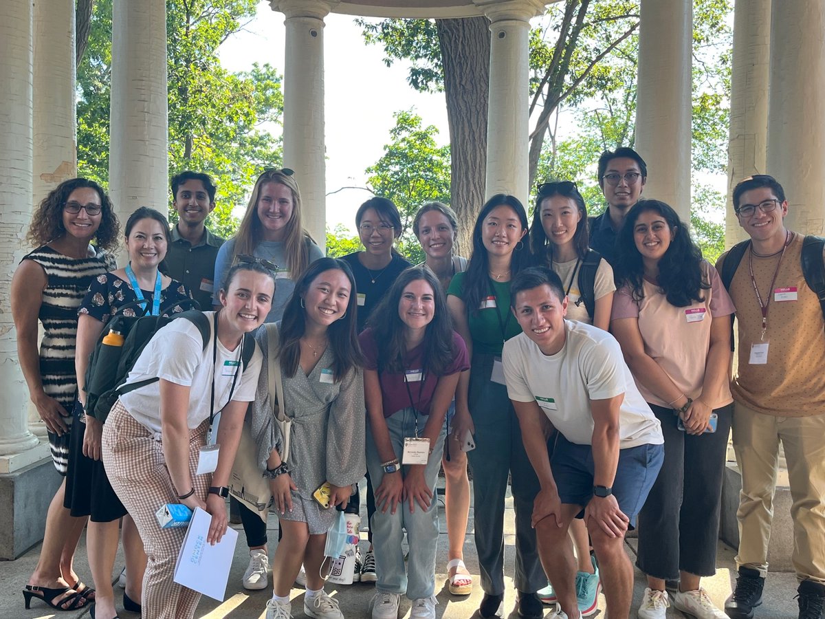 Yesterday, Dr. Rose Molina of Dimock's OB/GYN clinic and @BIDMChealth invited a group of medical and dental students from @Harvard to Dimock to tour our #Roxbury campus and to learn more about #communityhealth. 🩺🦷 Thanks for visiting and we hope to see you again soon! 🩺🦷