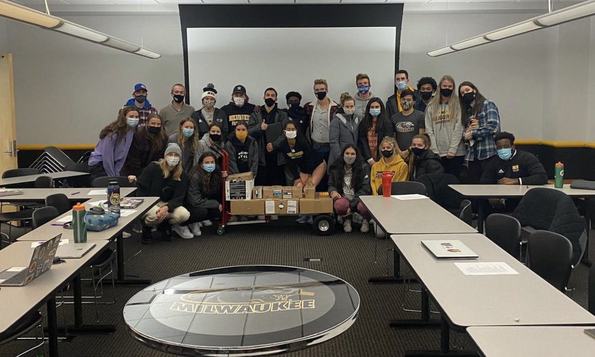 ScoutScavenge's tweet photo. This year @MKEPanthers was 1 of our most active colleges w/multiple contributions to S+S.
Today, @MKE_MBB donated dozens of shoes to our partners at Clean Out for a Cause / @uncommonsg .
Anybody looking to donate old gear, look no further.
https://t.co/q0H8R7wlXV https://t.co/vAWjpdSYDz
