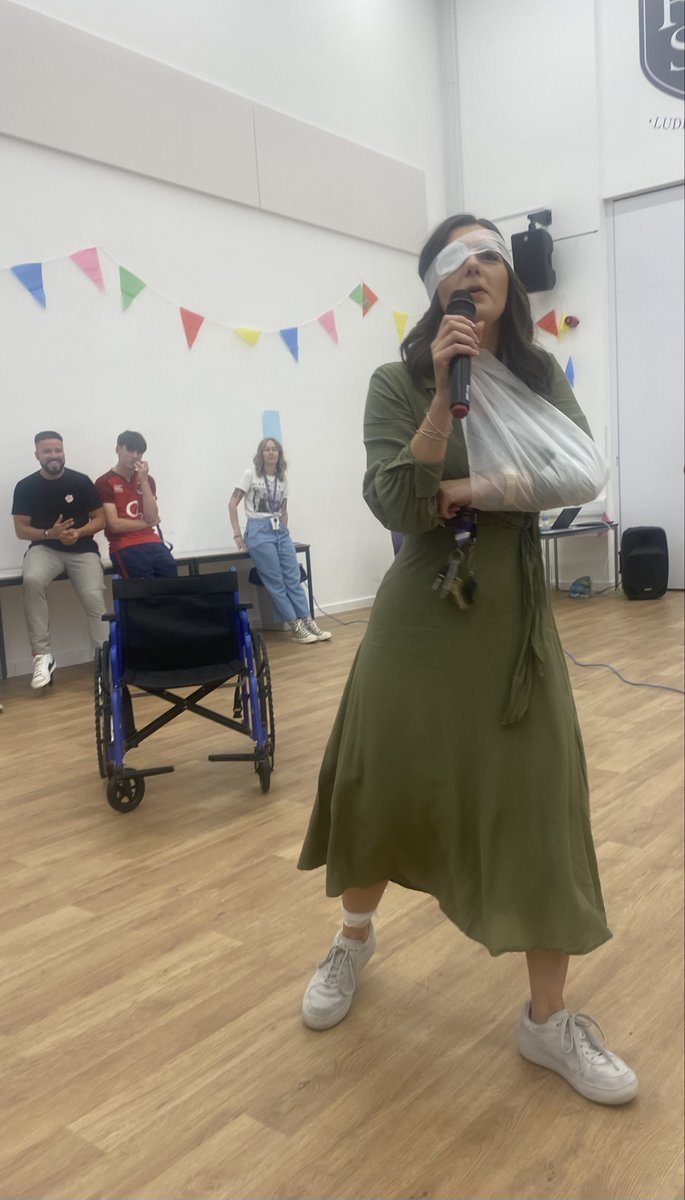 RugbyFreeSec's tweet photo. More fun at #RFSS Summer School! Today Mrs Austen talked about not giving up even when faced with difficulties 🤕 linking nicely with Miss Cassidy’s Drama workshop!
We had a visit from @schoolofbeatbox and Dance Days got the students showing us their moves 🎶🎤 💃 🕺
#endeavour https://t.co/7jlmn4RhCJ