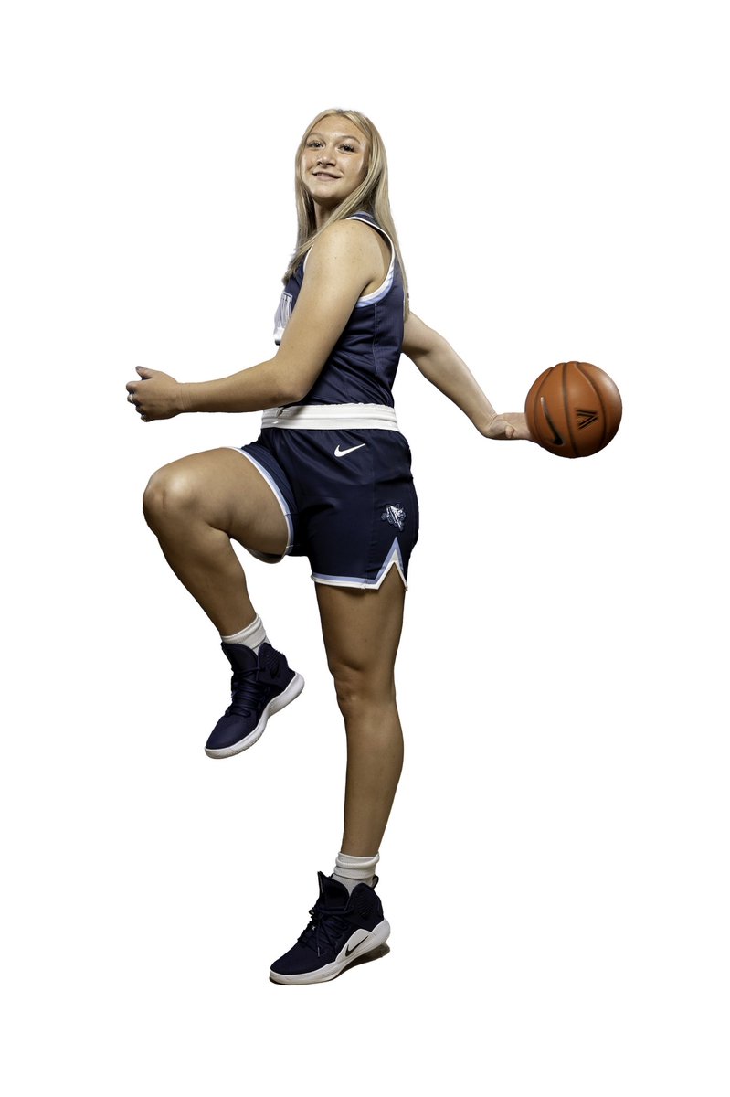Wishing a happy birthday to freshman forward Megan Olbrys! 🎈✌️