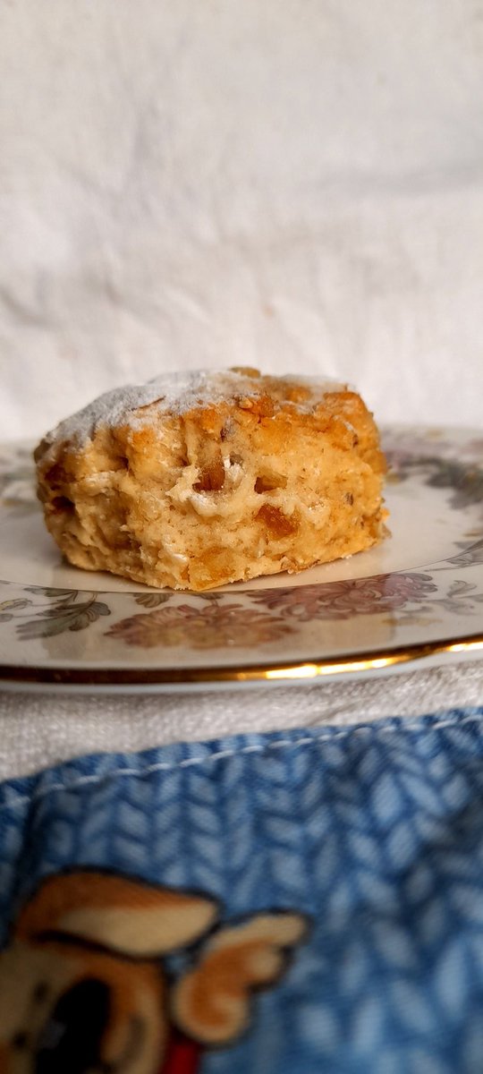 Ivycottagebaker's tweet photo. @englishcreamtea @CreamTeaHour @b8eak @MissLindner @TozyTea @LadyTeapots Here's some of Ivy Cottage Baker Italian Taste of Tuscany biscuits #notjustbread 😀 for #creamteahour #amaretti #cavallucci #bruttimabuoni that we're currently enjoying with #tea https://t.co/NsINS5uRpi