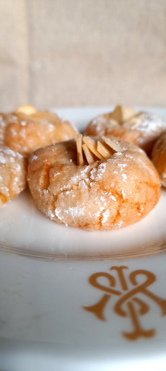 Ivycottagebaker's tweet photo. @englishcreamtea @CreamTeaHour @b8eak @MissLindner @TozyTea @LadyTeapots Here's some of Ivy Cottage Baker Italian Taste of Tuscany biscuits #notjustbread 😀 for #creamteahour #amaretti #cavallucci #bruttimabuoni that we're currently enjoying with #tea https://t.co/NsINS5uRpi