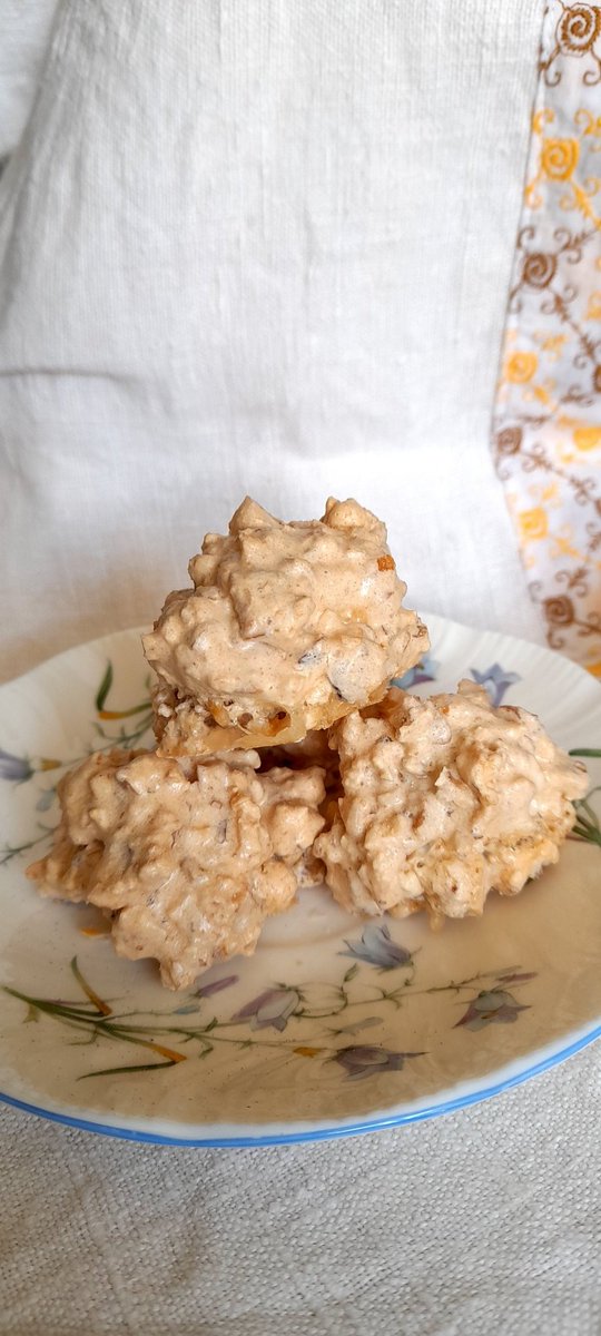 Ivycottagebaker's tweet photo. @englishcreamtea @CreamTeaHour @b8eak @MissLindner @TozyTea @LadyTeapots Here's some of Ivy Cottage Baker Italian Taste of Tuscany biscuits #notjustbread 😀 for #creamteahour #amaretti #cavallucci #bruttimabuoni that we're currently enjoying with #tea https://t.co/NsINS5uRpi