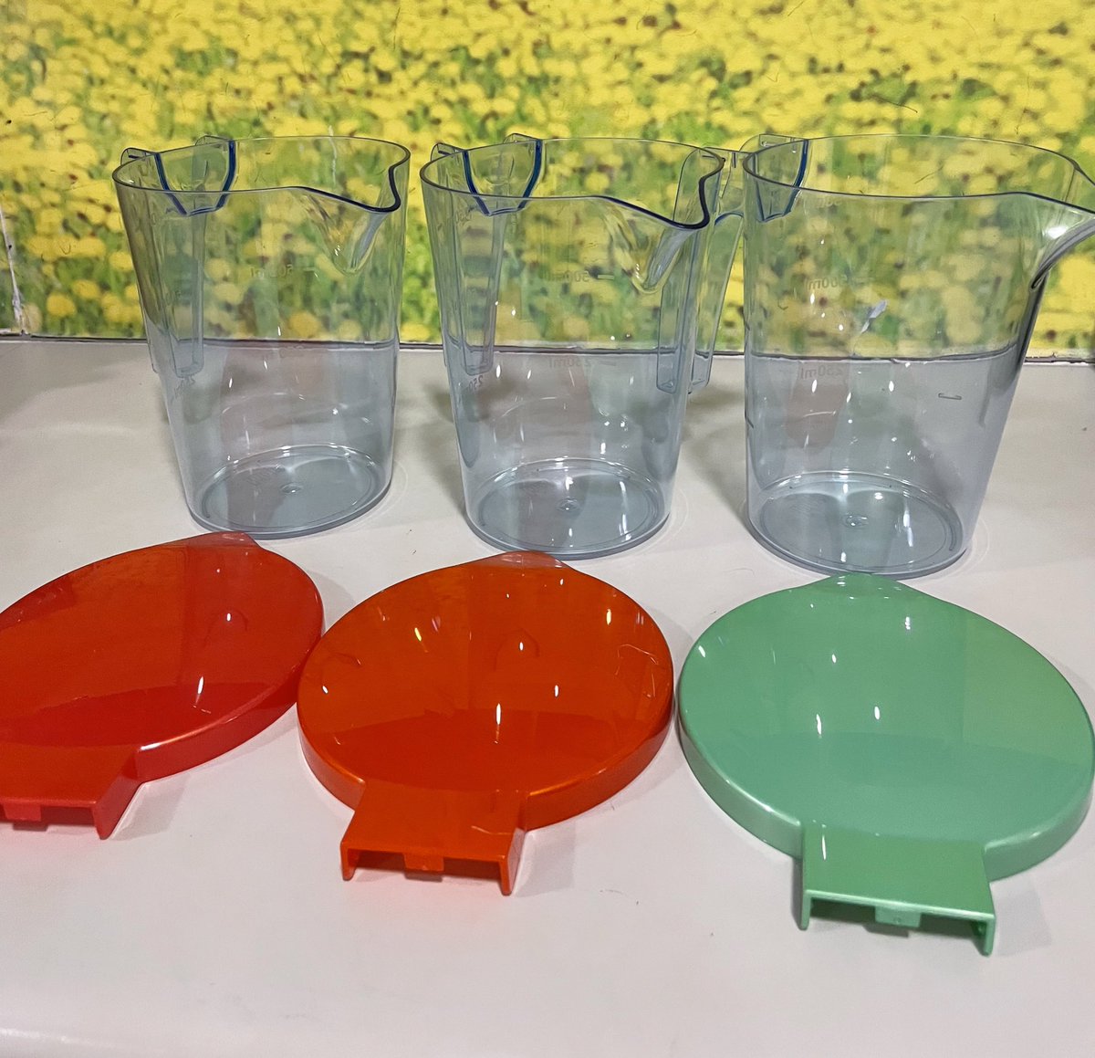 Red ❤️ Amber 🧡 Green 💚 Every day you start with a water jug with a red lid, drink all of that swap to amber, drink all of that swap to a green lid. This way staff know if by afternoon you are still on a red lid to push fluids. Simple and oh so effective 🙌