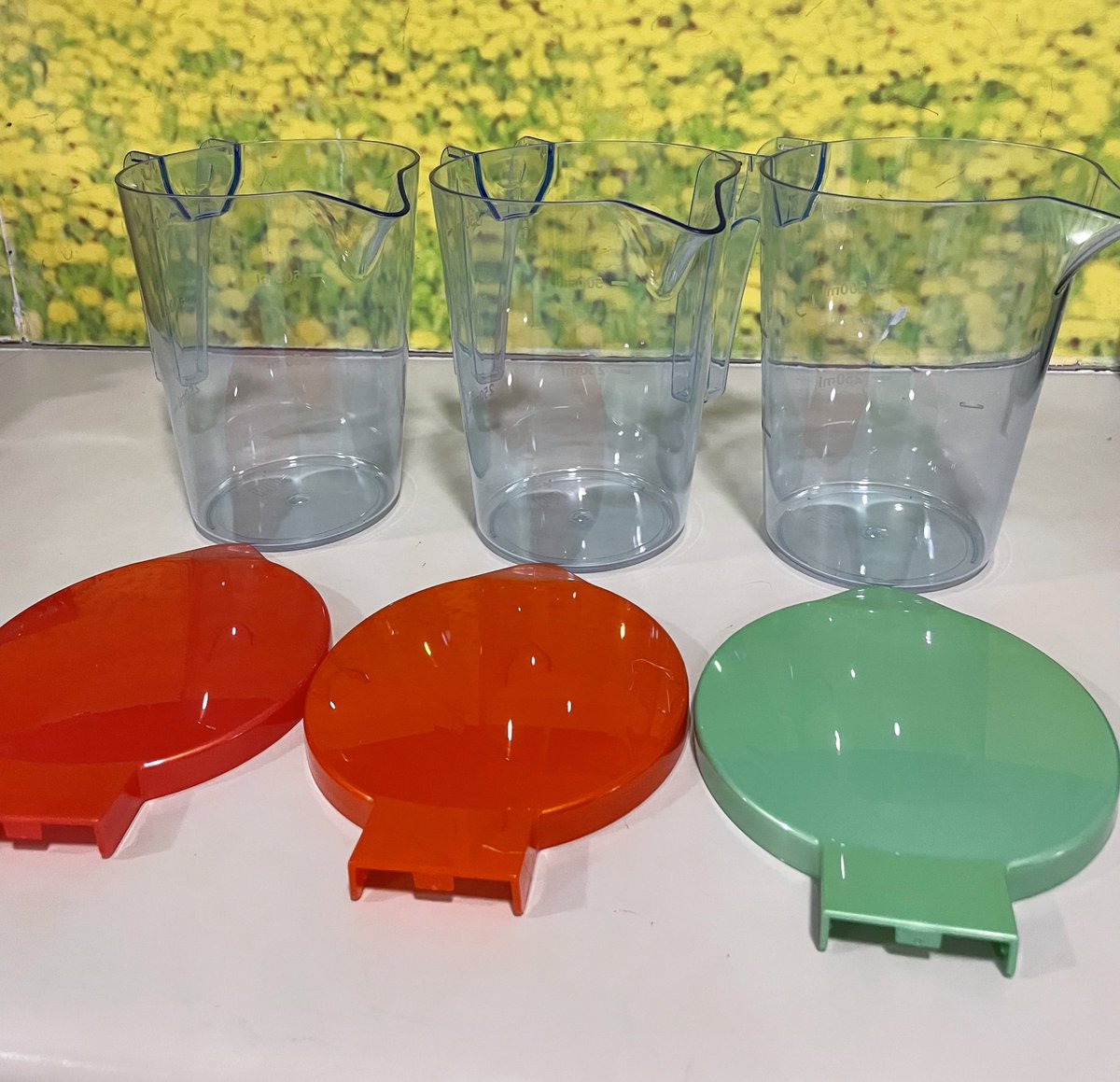Red ❤️ Amber 🧡 Green 💚
Every day you start with a water jug with a red lid, drink all of that swap to amber, drink all of that swap to a green lid. This way staff know if by afternoon you are still on a red lid to push fluids. 
Simple and oh so effective 🙌