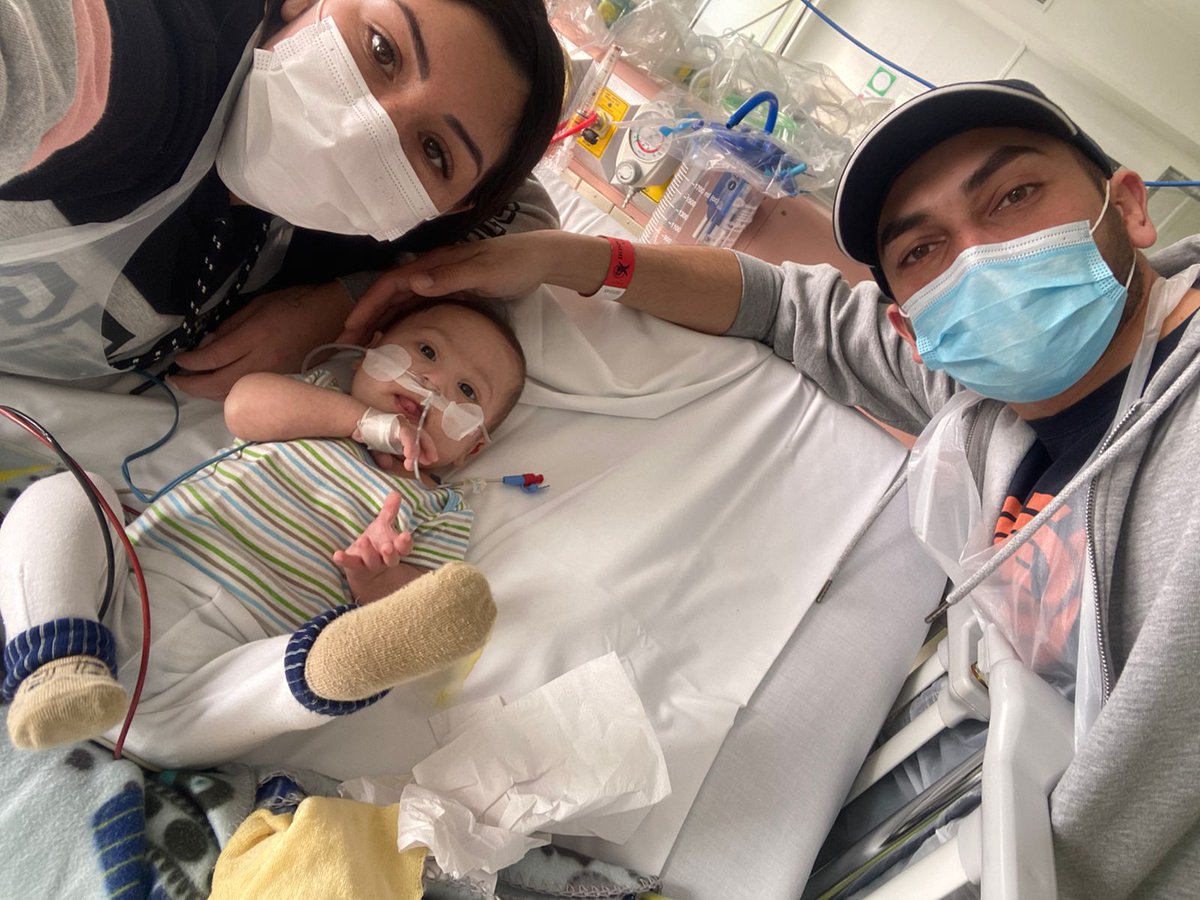 Gente, se necesitan dadores de sangre. Van a operar del corazón al hijo de mi primo, tiene 5 meses. Los/as que puedan, tienen que ir al banco de sangre del Hospital Roberto del Río y donar a nombre de:

Joaquín Esteban Romero Vega
Rut 27.723.200-6

Se agradece el RT!