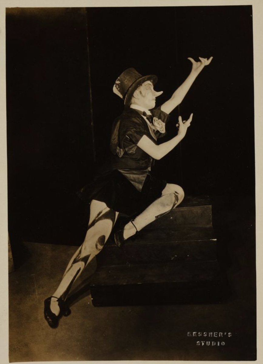 shvlman's tweet photo. Bella Bellarina in 'Tog un Nakht' at the Unzer Theatre in 1924
https://t.co/bxs6N1V7Tq https://t.co/uYtVrOyt6x
