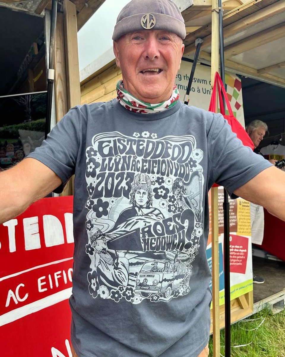 dylunio_swi's tweet photo. Diolch am eich cefnogaeth ar y maes ddoe yng nghaban #eisteddfodllŷnaceifionydd2023! Gobeithio y bydd ambell ‘pop up’ eto yn #llŷn cyn diwedd yr ha’! 

Ond cewch archebu drwy’r ffurflen isod…

Tan tro nesa Tregaron ❤️‍🔥

#eisteddfodtregaron #eisteddfodboduan https://t.co/305M0Q7gJz