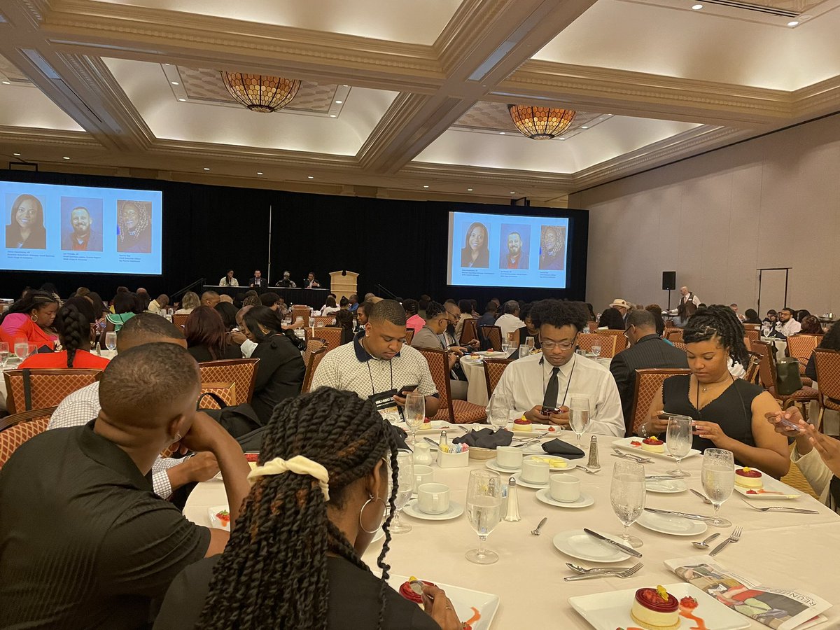 SoRandomTrina's tweet image. Taking The Leap: Starting and Financing a #smallbusiness powered by @WellsFargo! Informative luncheon with great tips for journalist-entrepreneurs! Wells Fargo’s Alina Hawthorne and Joseph Trimble and SKY POINTE HEALTHCARE LTD  CEO Tammy Roe! #journalists #nabjnahj22