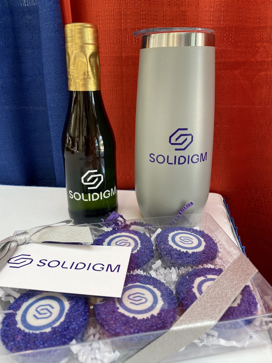 SMShadley's tweet image. An amazing week 4 on the @solidigm job… #FMS2022, lots of reconnections. And of course #Schwag!!!