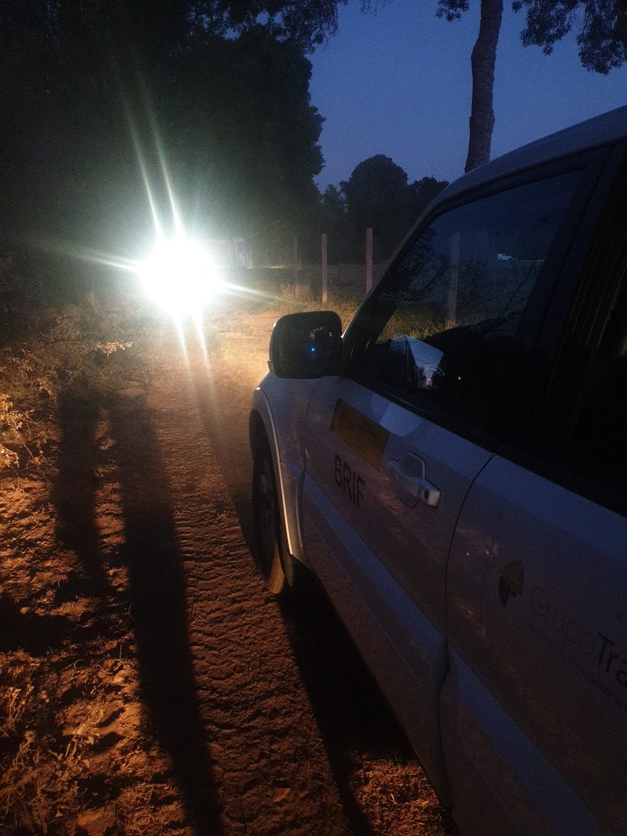 BrifLaza's tweet photo. Anulada la intervención del equipo de disponibilidad en el incendio de Boiro. #IFCuresBoiro 
Hoy hay un poquito de descontrol...
El equipo de turno presencial llegamos ya al incendio de Verín #IFVerínVerín comenzaremos a trabajar con tendido de manguera. https://t.co/On2J6H3LJ5