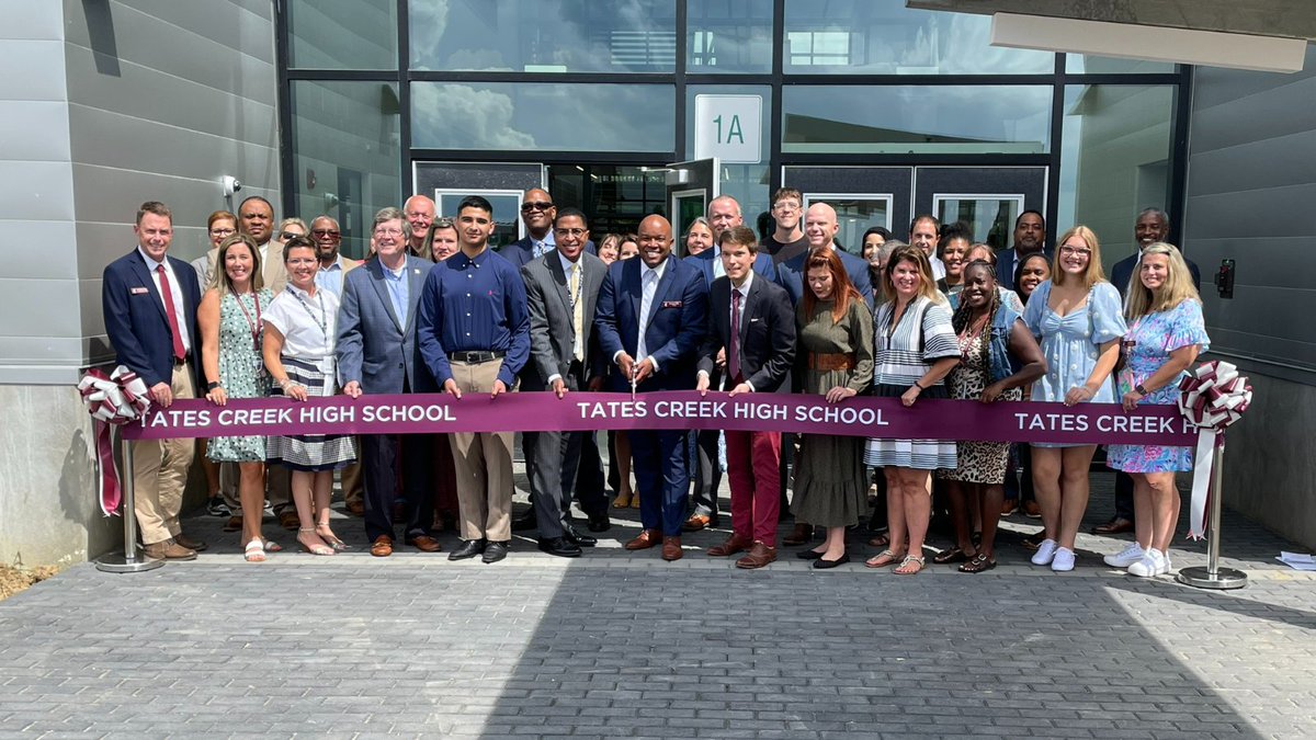 FCPSKY's tweet photo. We cut the ribbon on the beautiful, brand new Tates Creek High School facility this afternoon! Welcome to your new home, Commodores! #WeAreCreek #FCPSKY @drmills_TC @TCHSacademies https://t.co/dGFOlUJFnQ
