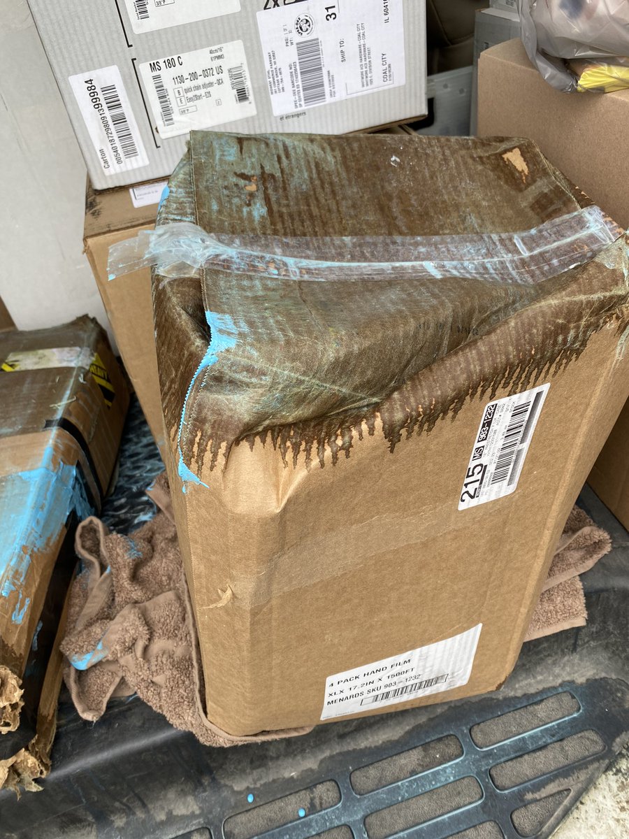 suksuk3_'s tweet photo. Well this is how my work day is going 😳…..is it Friday yet! #deliveryfails #paintfumes #blueeverywhere #iwanttogohome https://t.co/SZutzUIZNj