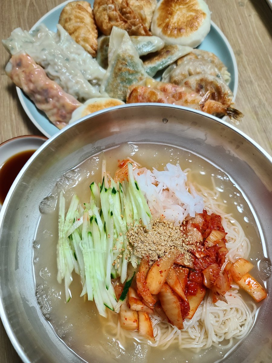 퇴근 후 차려진 냉국수 + 만두 파티
먹다 쓰러질 뻔 ㅎㅎ  
What a wonderful dinner!! I'm So~~ Full. 
discord.gg/mirn