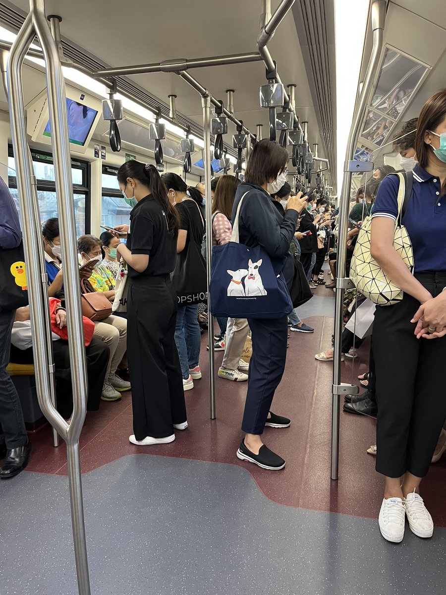 Worldcitizensu1's tweet photo. Train riding #publictransport #travel #gettingaround #wellnessjourney https://t.co/BAhGuha5WZ