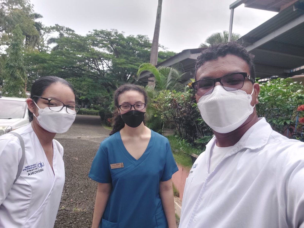 Estudiantes de medicina M25 <a href="/uippanama/">UIP Panamá</a> <a href="/dra_tamy/">Tamy Salcedo</a> en Centro de Salud de Río Abajo ayudando al corregimiento de Parque Lefevre en la inspección de residencias en el sector de Panama Viejo en busca de sospechas de casos de dengue y criaderos. Apoyando actividades en el Hogar Bolívar
