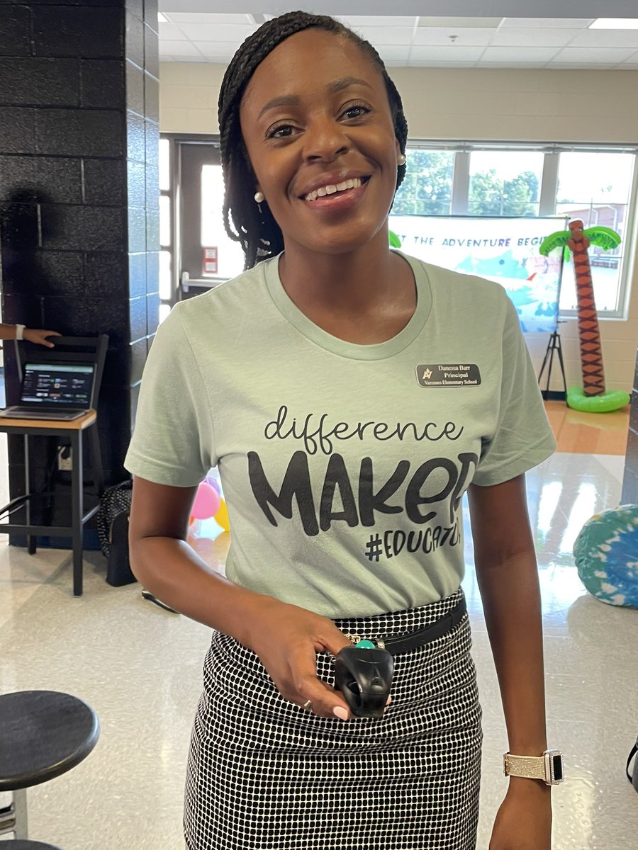 Mrs_EDarnell's tweet image. So far Day ✌️does NOT disappoint! @VarennesA5 principal Danessa Barr being a #differencemaker with her keynote! 👏🏽🙌
@a5disteam @AndersonFive #vision5 #A5EDventure