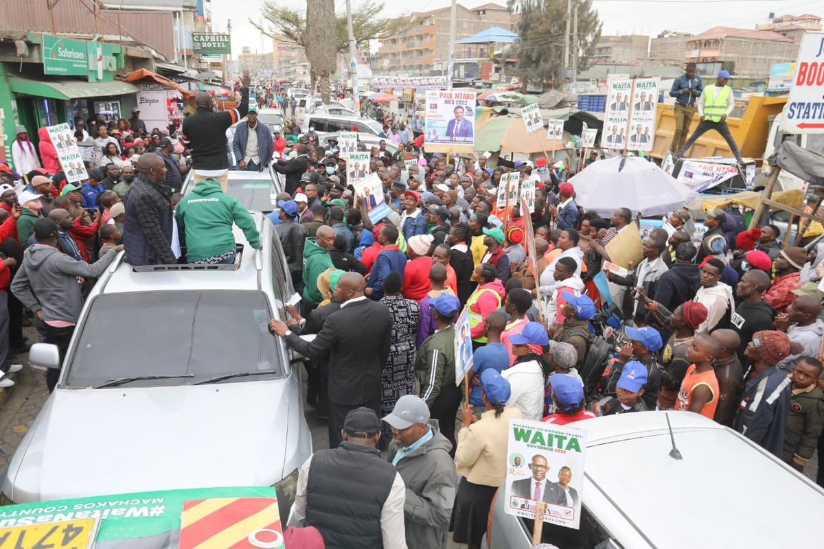 NziokaWaita's tweet photo. Earlier today we did a meet &amp; greet through Mlolongo market,listening to the needs of traders. We commit to proper development planning,building a new fresh produce market,sewer line,recovery of public land so that residents can get ECDEs,Dispensaries &amp; playgrounds #WaitaNaSuluhu https://t.co/wpJLODJ91p