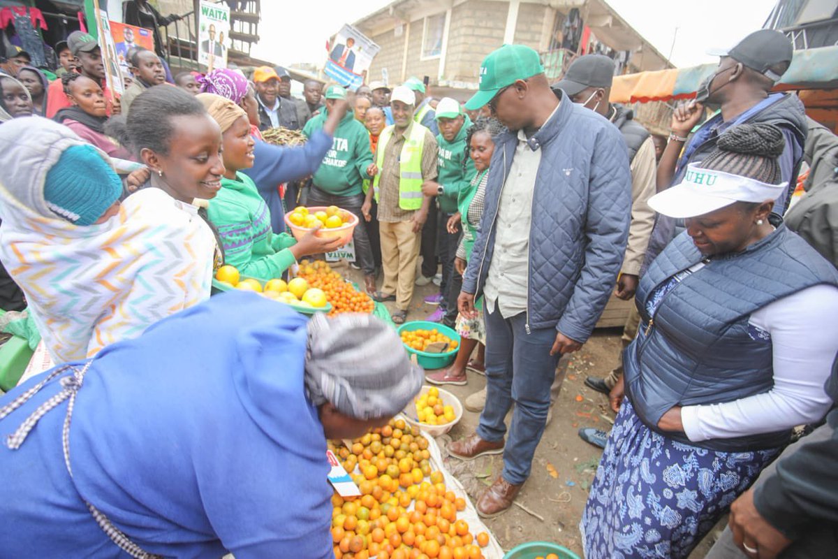 NziokaWaita's tweet photo. Earlier today we did a meet &amp; greet through Mlolongo market,listening to the needs of traders. We commit to proper development planning,building a new fresh produce market,sewer line,recovery of public land so that residents can get ECDEs,Dispensaries &amp; playgrounds #WaitaNaSuluhu https://t.co/wpJLODJ91p