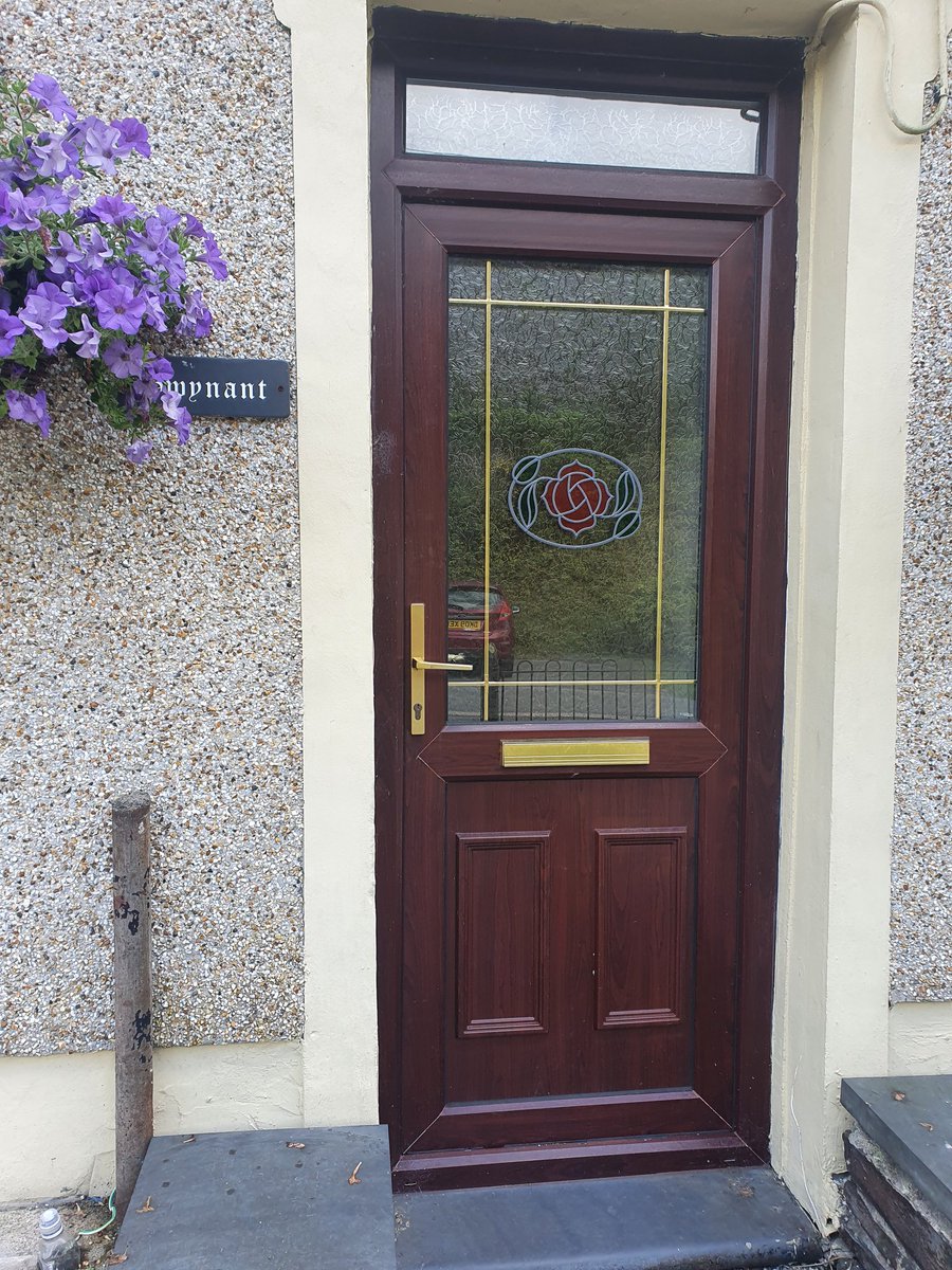 AltraGlass's tweet image. Before and After. Installing Composite Door @DistinctionDrs What a big transformation.🤩🤩 #composite #doors #NorthWales