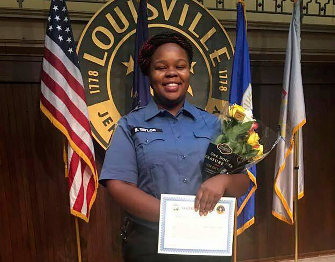 MissionBBars's tweet photo. 4 current, former Louisville KY cops face federal charges over Breonna Taylor’s death 
https://t.co/iITEP9RPnB https://t.co/LdasaDqEZ8
