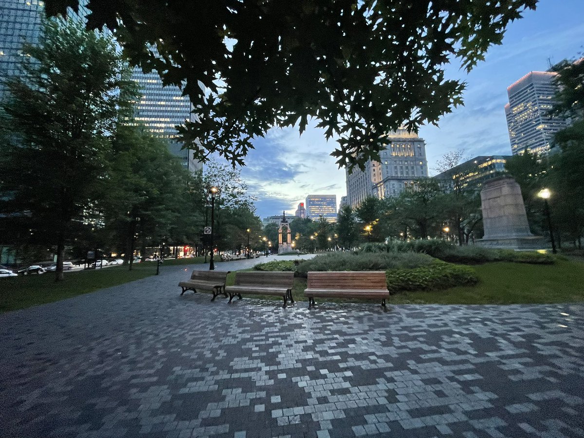 dksondet's tweet photo. Parcourir le centre ville de #Montréal à vélo via le #REV….👌🏾👌🏾 https://t.co/sT97IVU5yD