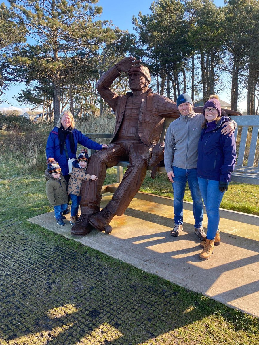 SeagreenView's tweet photo. We love it when our guests pop by to say hello to ‘the big fella’ and get a piccy. Take a look at Katie and her family spending time with the big fella. https://t.co/2yIROjtEU4