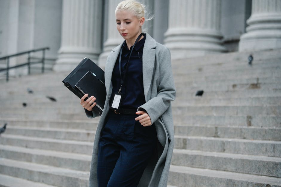 Becklawcenter's tweet photo. This week on the Beck Law Center blog:  Four People You Never Want to Sue.  https://t.co/g3cA2D9bsX #legalhelp #lawyercincinnati #cincinnatilawyer #femalelawyer #femalelawyercincinnati https://t.co/ljuj1l10Xv